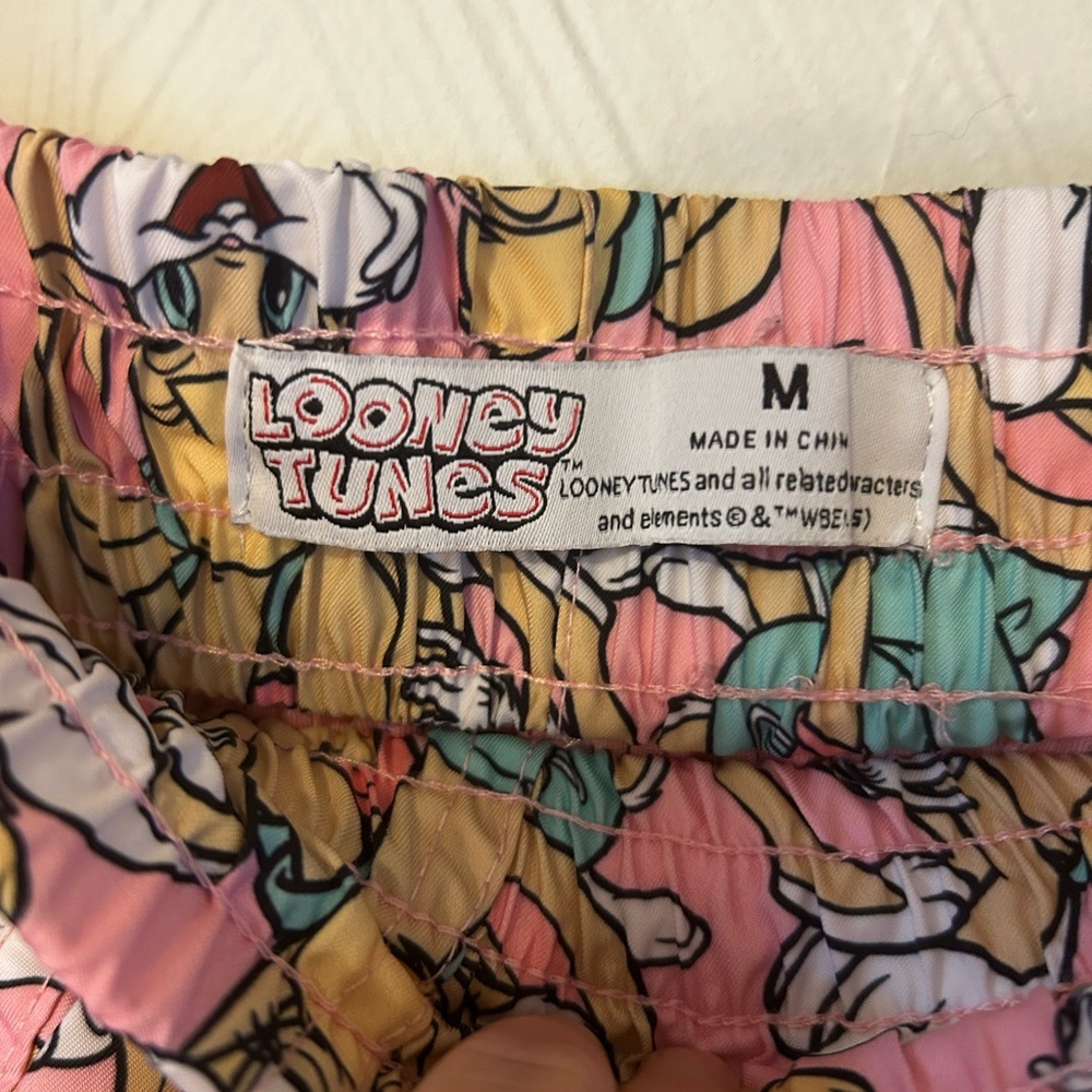Looney Tunes Pink Lined Short Juniors Sz M - Picture 5 of 6